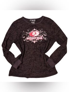 Pink and White Mossy Oak long sleeve shirt with a dark grey background. 
Size XL